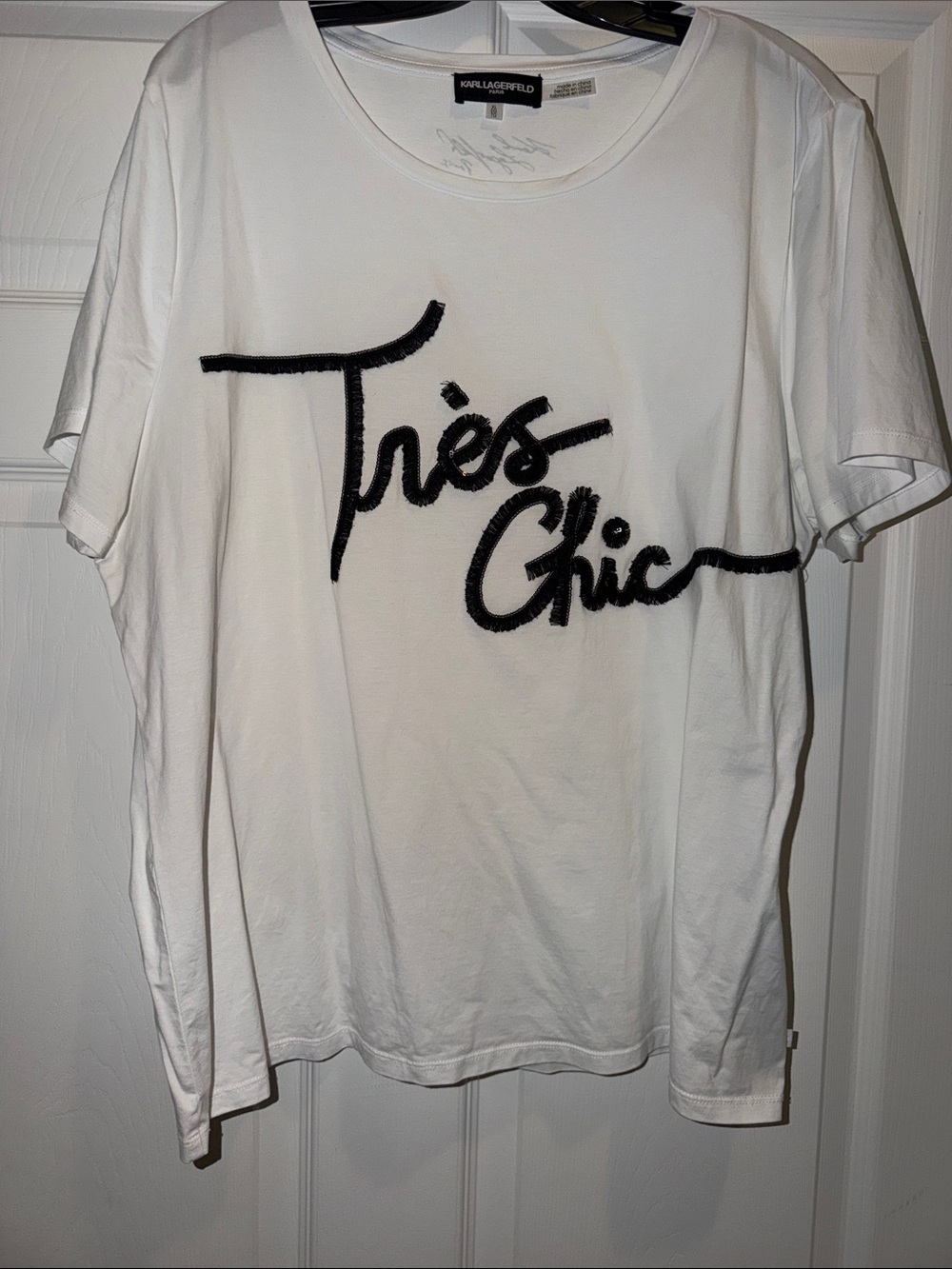 Karl Lagerfeld White Tee with Black "Très Chic" Script